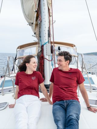 Naše oblečení z kvalitní bavlny vzniká s láskou v Česku. 💚 Pohodlí, jednoduchost a poctivá výroba – to je kombinace,...